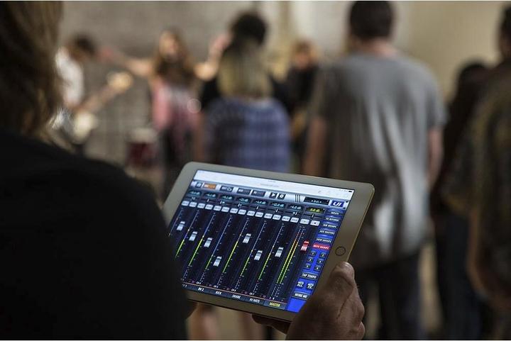 Actual product image Soundcraft Ui24R (Studio- and Livemixer)