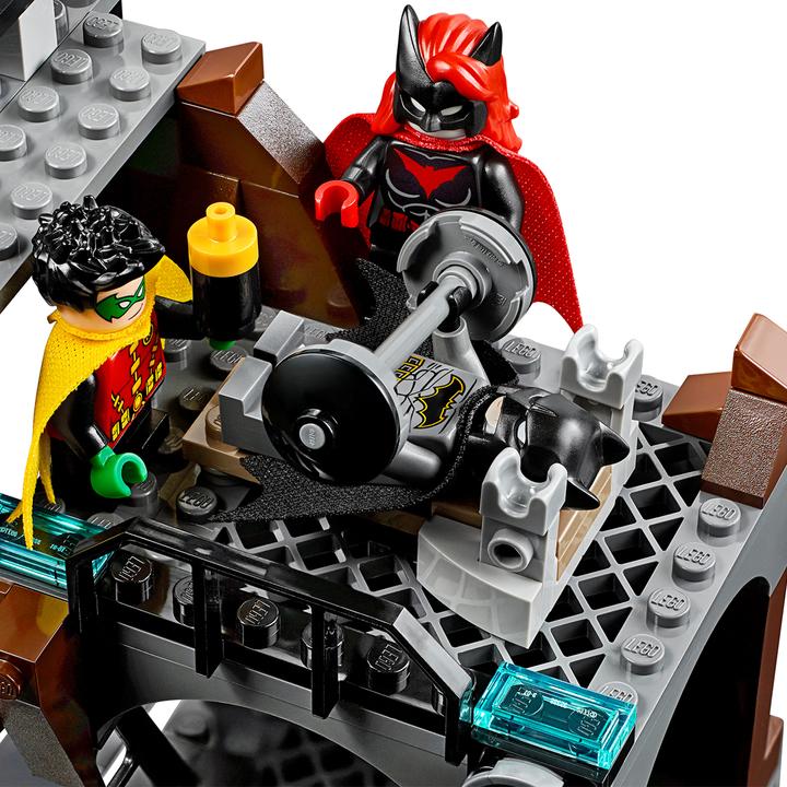 Actual product image LEGO Clayface: Invasion of the Bat Cave (76122, LEGO DC)