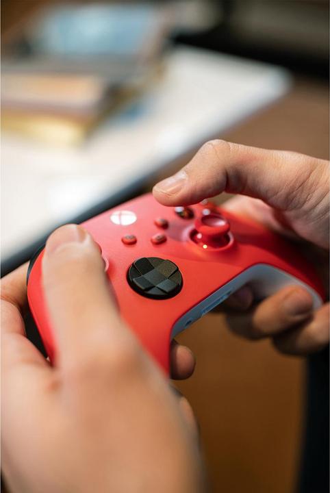 Immagine prodotto Microsoft Xbox Wireless Controller - Pulse Red (Xbox Serie S, Xbox One S, PC, Xbox One X, Xbox Series X)