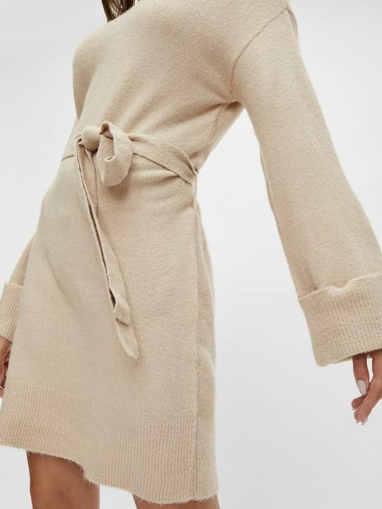 Image du produit Vila Robe en maille avec ceinture à nouer (L)
