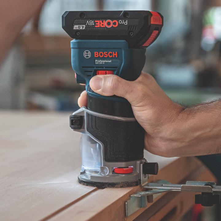 Immagine prodotto Bosch Professional Bosch GKF 18V-8 Posa professionale per bordi a batteria 18 V 8,0 mm senza spazzole + 2x batteria