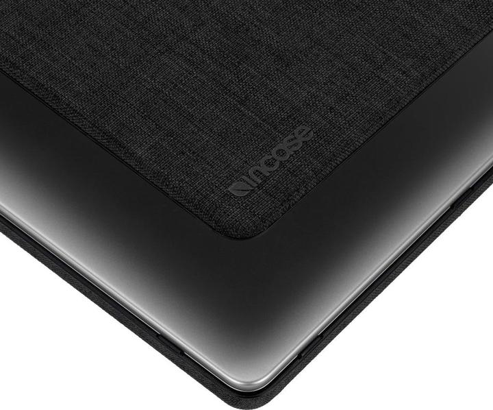 Actual product image Incase Textured Hardshell (16", Apple)