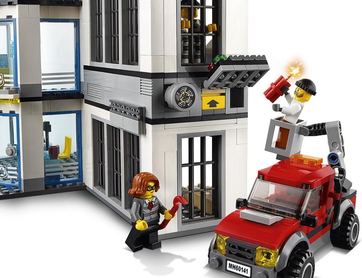 Actual product image LEGO Police station (60141, LEGO City)