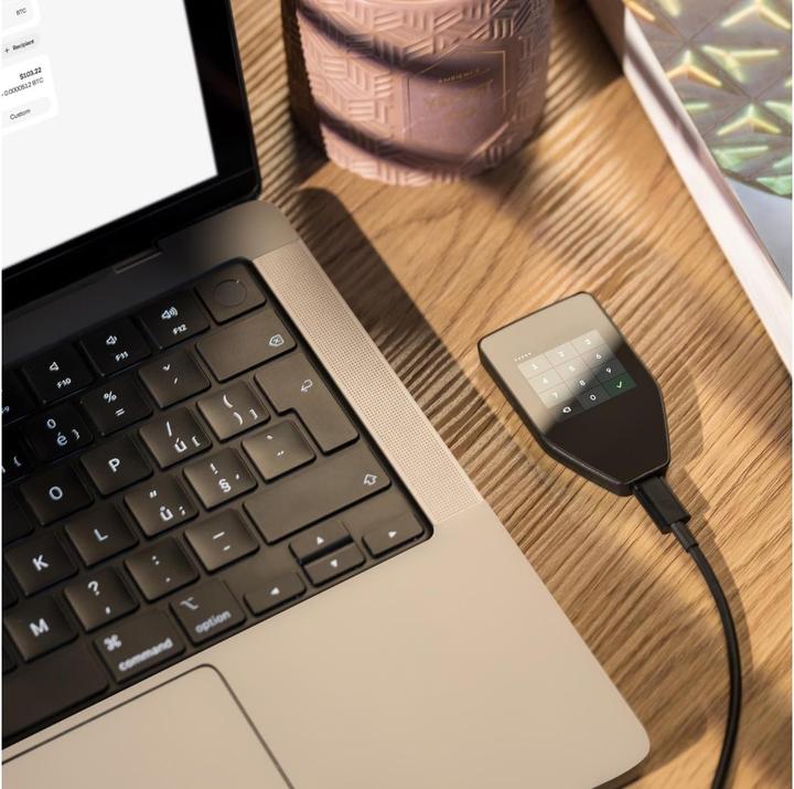 Immagine prodotto Trezor Safe 5 - Grafite nera (Litecoin, Bitcoin, Cardano, Altre, Dogecoin, Ethereum Classic, Bitcoin Cash, Stellar)