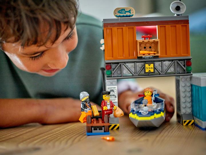 Produktbild LEGO Police Speedboat and Crooks' Hideout (60417, LEGO City)
