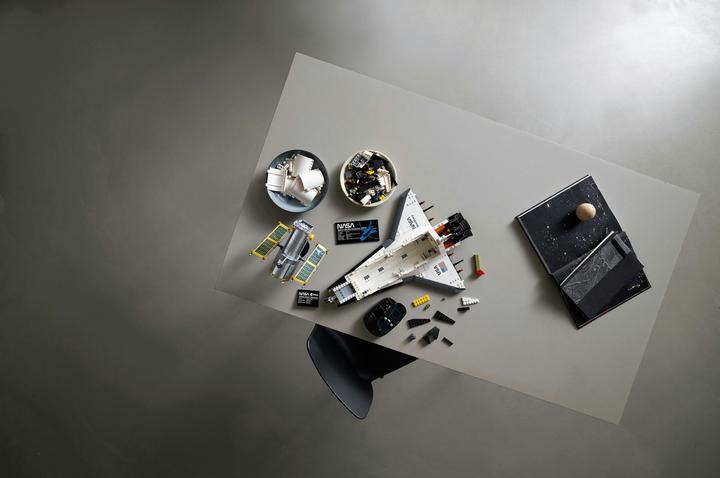 Actual product image LEGO NASA Space Shuttle Discovery (10283, LEGO Rare Sets)
