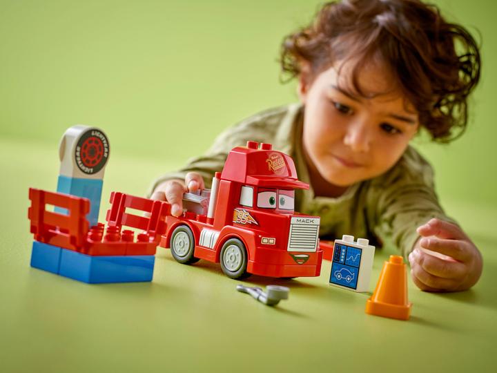 Image du produit LEGO Mack pendant la course (10417)