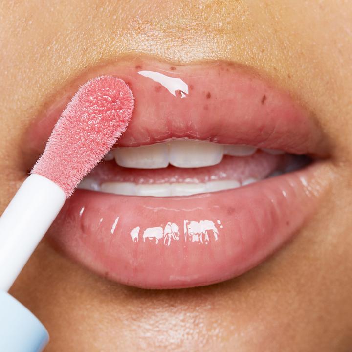 Actual product image Fleeky Glowy Lip Oil - Intensive care with seductive shine (5 ml)