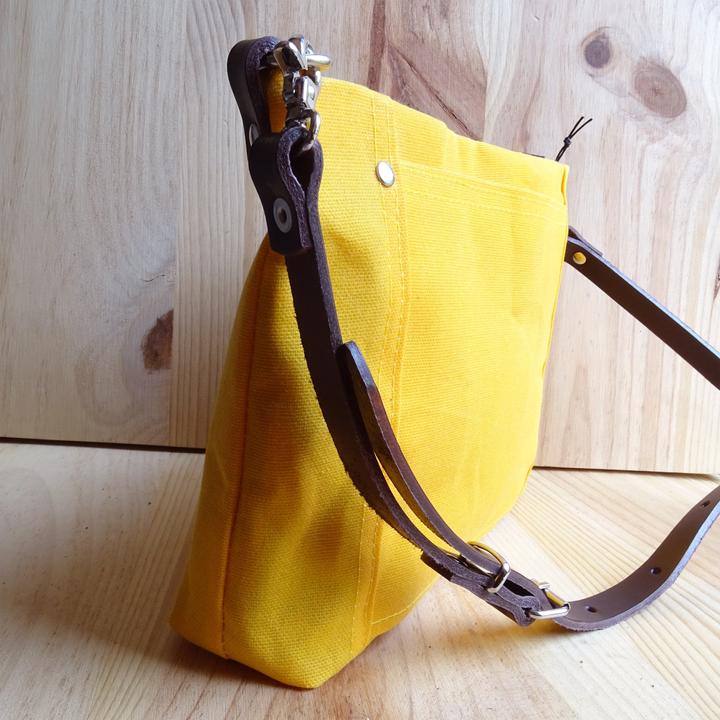 Produktbild Only-Bags.Store Kleine gewachste Canvas-Kreuztasche, Lederriemen, Reissverschlusstasche