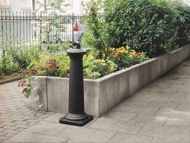 Actual product image Rubbermaid Groundskeeper Tuscan