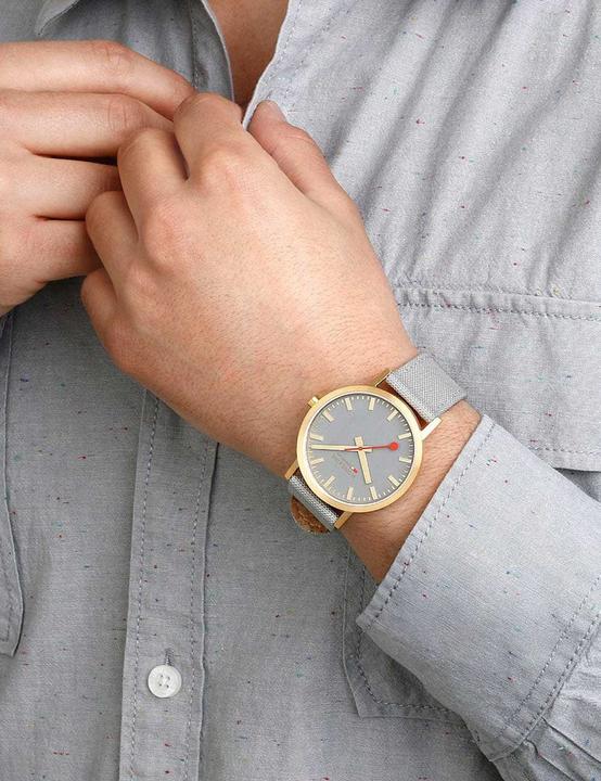 Immagine prodotto Mondaine Classico - ispirato alla natura - Ip Gold (Orologio da polso analogico, 40 mm)