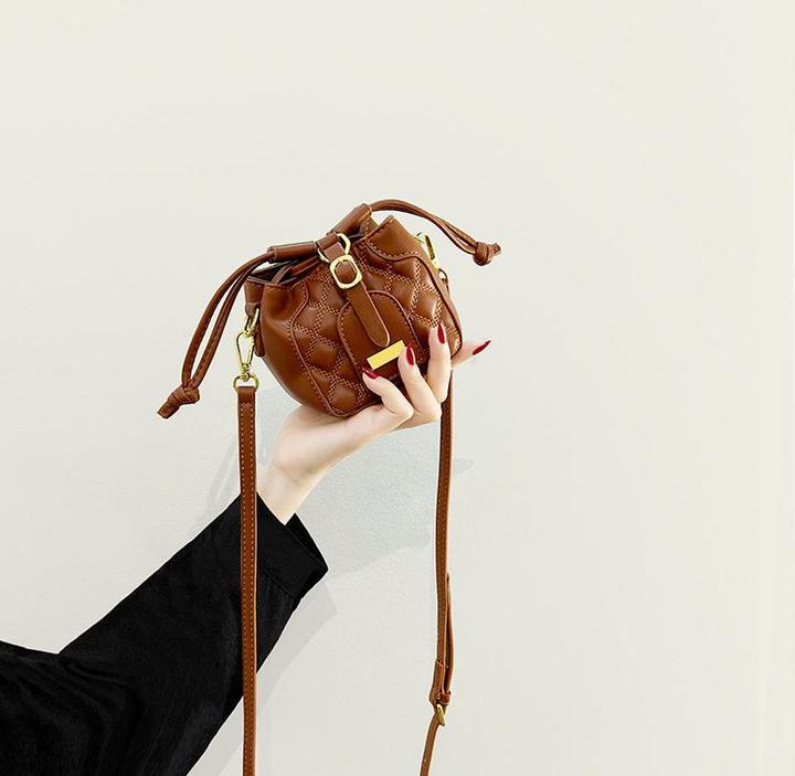 Actual product image Only-Bags.Store Schicke Mini Crossbody Bucket Bag - Kollektion Frühjahr/Sommer 2024, luxuriöse Textur