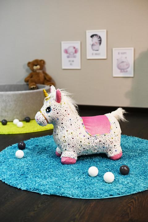 Produktbild Knorrtoys Hüpftier Einhorn bunt inkl. Luftpumpe
