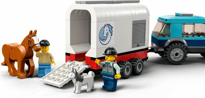 Actual product image LEGO SUV with horse trailer (60327, LEGO City)
