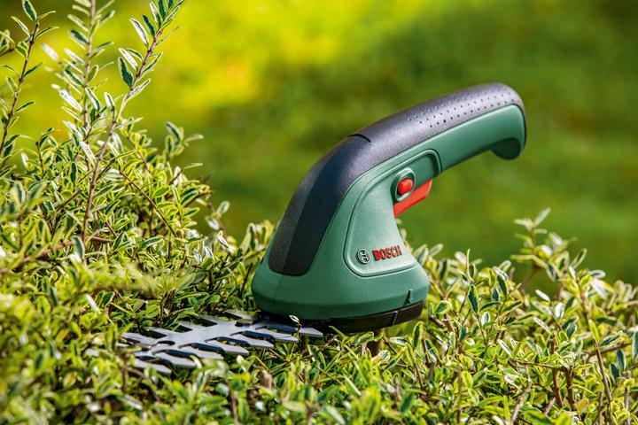 Produktbild Bosch Home & Garden EasyShear (Akkuheckenschere)