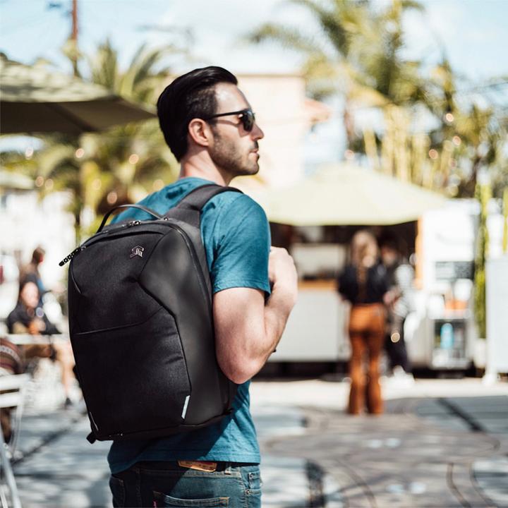 Produktbild STM Myth Backpack 18L do MacBook Pro 15" / MacBook Pro 16" / Notebook 15" - 16" black