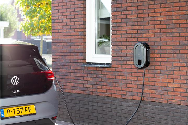 Image du produit Ratio Electric Station de recharge solaire 11 - 22 kW, type 2, WLAN/LAN/BT, 7.5 m (Type 2, 22 kW, 32 A, Câblé en dur)