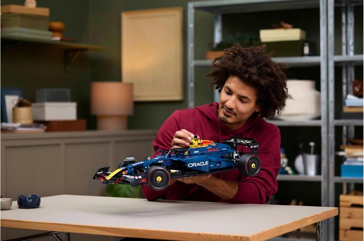 Actual product image LEGO Oracle Red Bull Racing RB20 F1 Rennauto (42206, LEGO Technic)