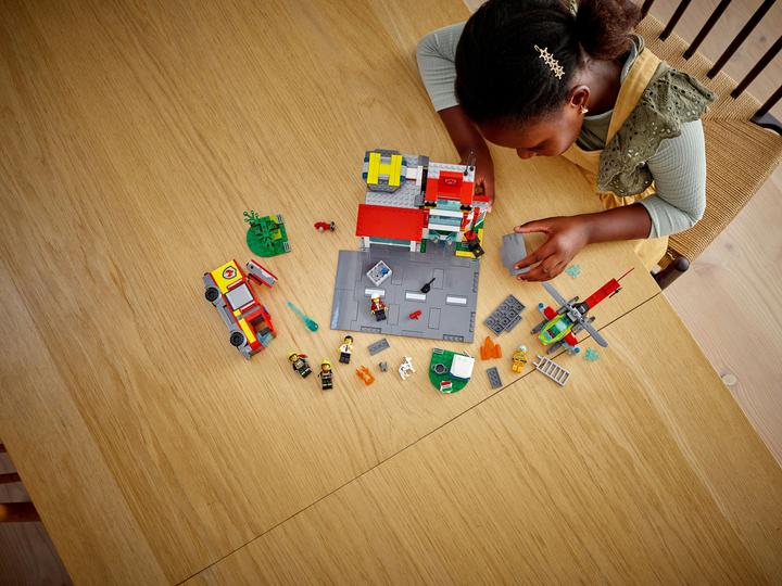 Actual product image LEGO Fire station (60320, LEGO City)