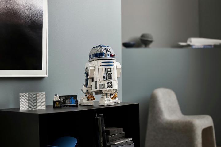 Actual product image LEGO Star Wars R2-D2 (75308) (75308, LEGO Rare Sets, LEGO Star Wars)
