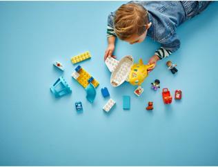 Actual product image LEGO Erster Besuch im Flughafen (10443)