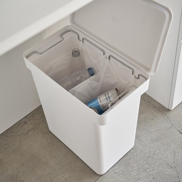Actual product image Yamazaki Airtight waste bin with castors TOWER (25 l)