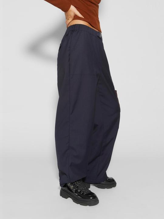 Actual product image Vero Moda SNJACKIE NW NYLON PANT - GRP trousers (S)