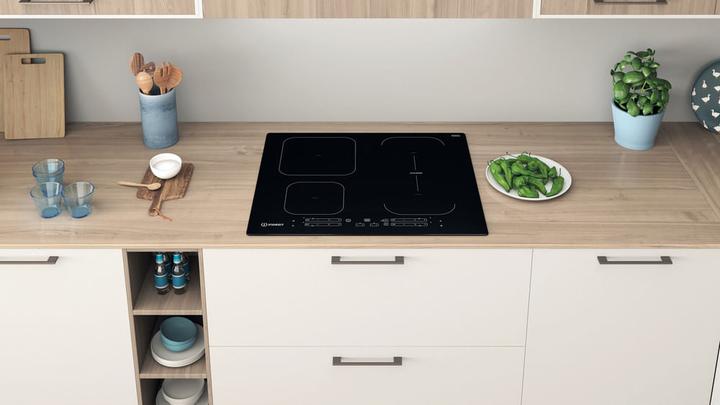 Produktbild Indesit IB 65B60 NE Schwarz Integriert 59 cm Zonen-Induktionskochfeld 4 Zone(n)