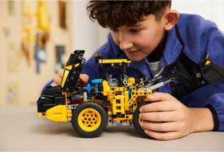 Actual product image LEGO Volvo L120 Electric wheel loader (42209, LEGO Technic)