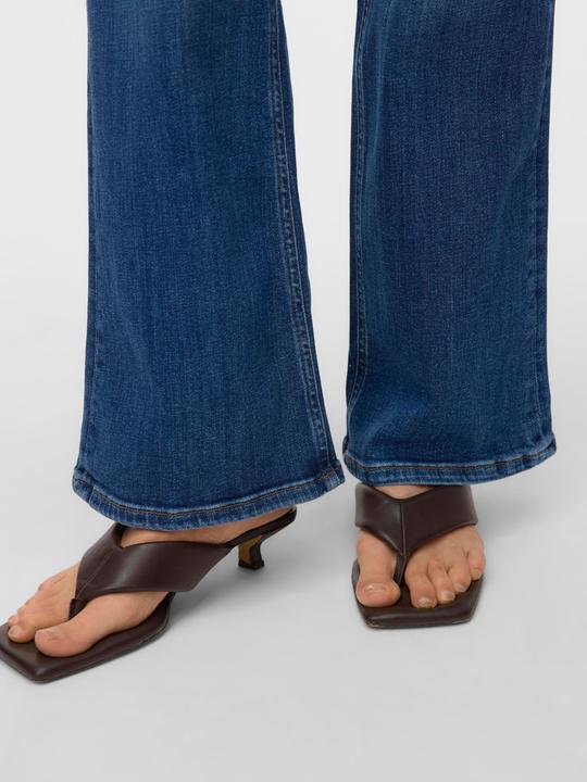 Actual product image Vero Moda VMPHOEBE Mid Rise Ausgestellt Jeans Ausgestellt (34)