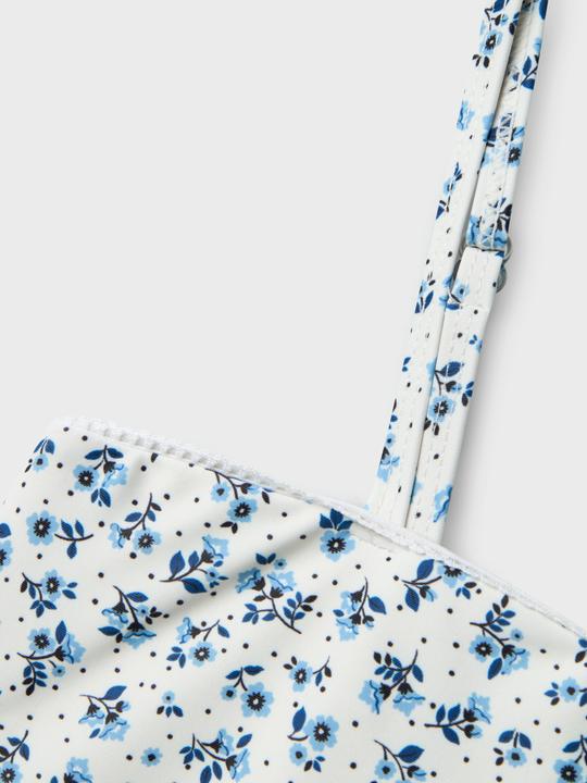 Produktbild Name it Slim Fit Jeans sind oben körperbetont und haben eine schmale Beinform Badeanzug (146, 152)