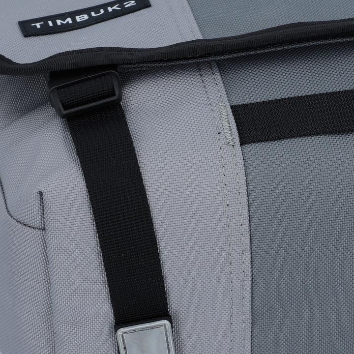 Actual product image Guess Giully Schultertasche 26 cm (2 l)