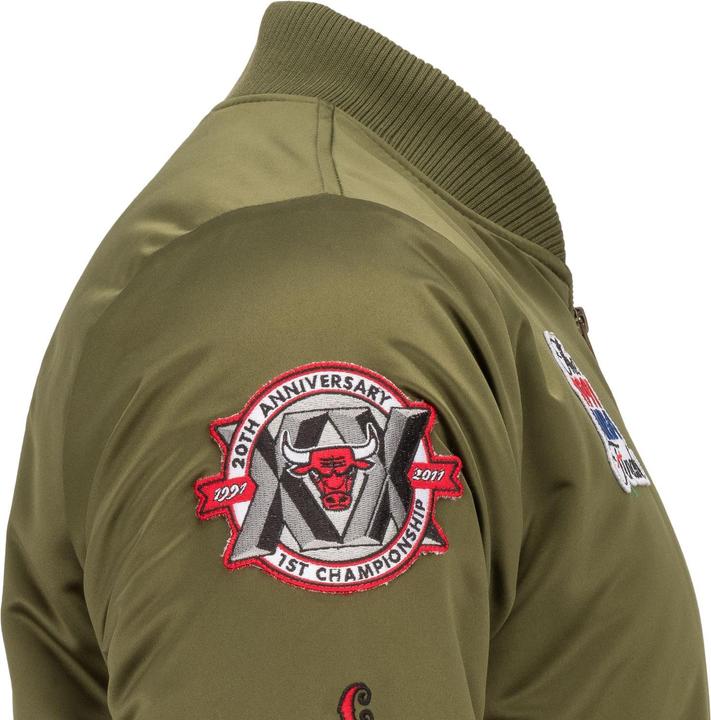 Actual product image Mitchell & Ness M&N Satin Bomber Jacket - PATCHES Chicago Bulls olive - M (M)