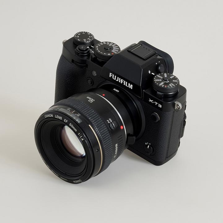 Produktbild Urth Lens Mount Adapter: Compatible with Canon (EF / EF S) Lens to Fujifilm X Camera Body