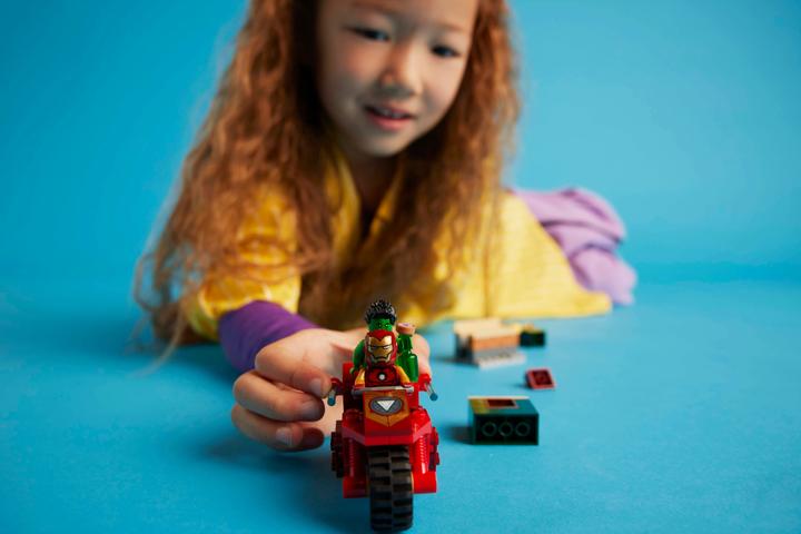 Actual product image LEGO Iron Man with bike and the Hulk (76287, LEGO Marvel)