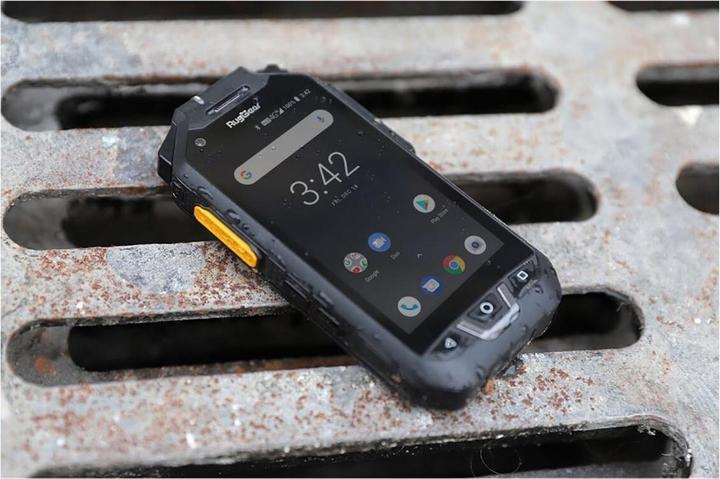 Actual product image Rug Gear RG725 (32 GB, Black, 4", Dual SIM, 13 Mpx, 4G)