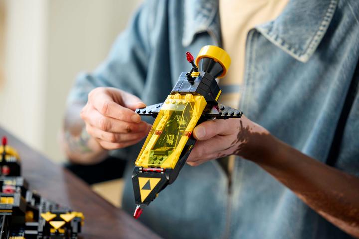 Produktbild LEGO Blacktron Renegade (10355, LEGO Icons, LEGO Seltene Sets)