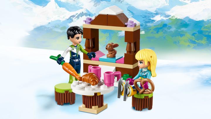Actual product image LEGO Ice rink in the winter sports resort (41322, LEGO Friends)