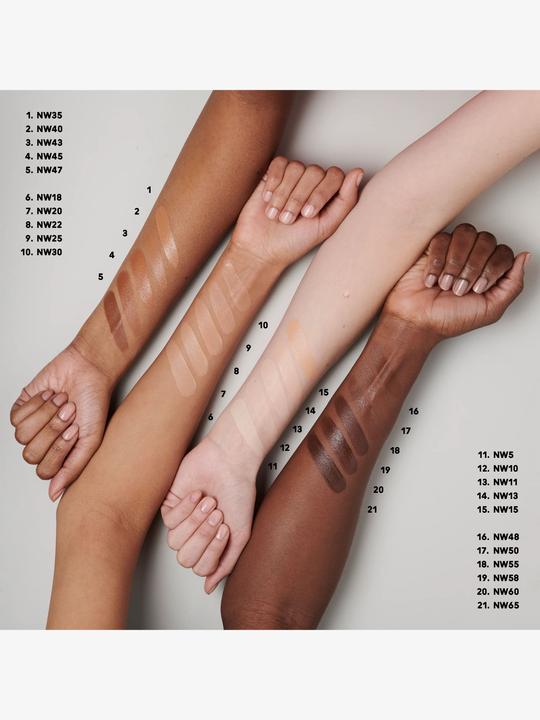 Produktbild MAC Cosmetics M.A.C. Studio Rad Serum Pow Fond de Teint NW22 (Nr. NW22)