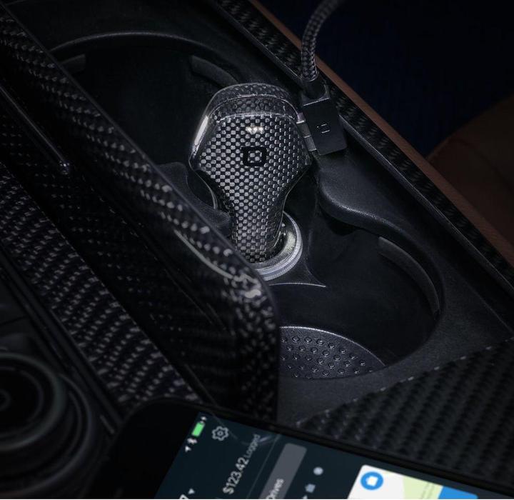 Immagine prodotto nonda Caricatore da auto ZUS Smart Car Charger fibra di carbonio 2.4 A