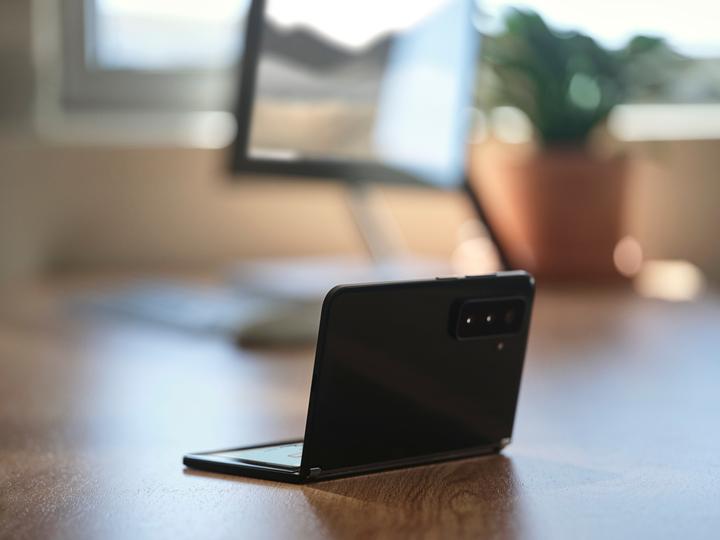 Produktbild Microsoft Surface Duo 2 B2B (256 GB, Obsidian, 8.30", SIM + eSIM, 12 Mpx, 5G)