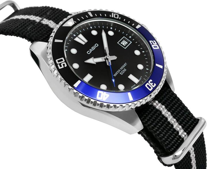 Actual product image Casio Collection - MDV-10C-1A2VEF (Analogue wristwatch, 38 mm)