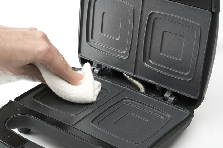 Immagine prodotto Black & Decker ES9680070B BXSA751E Sandwich Maker, 750, acciaio inox, Pantone 10394