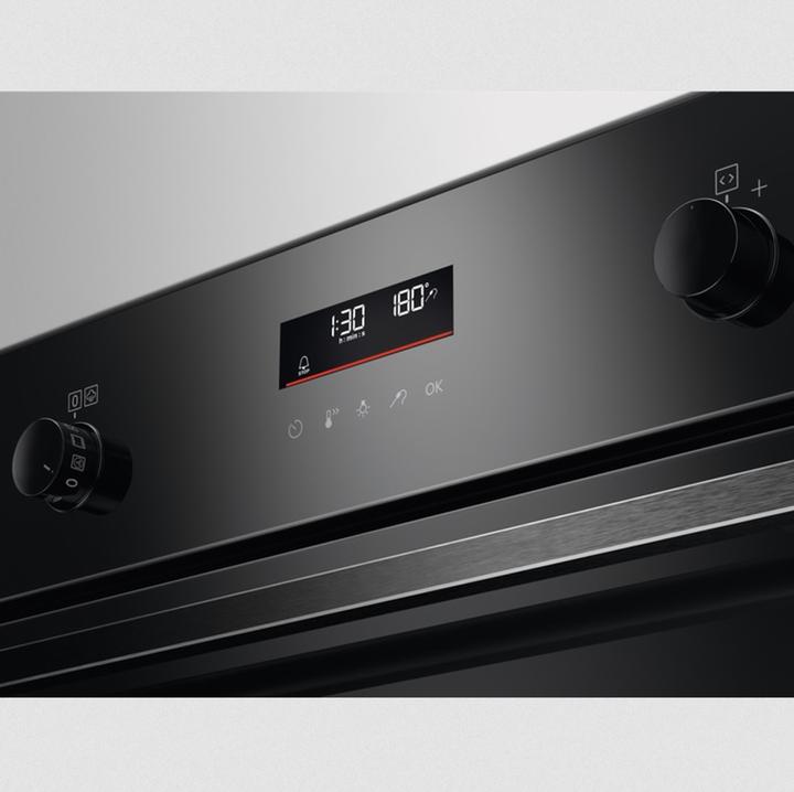 Actual product image AEG BPK556260B 6000 SteamBake® / Steam oven Oven with moisture additive / Pyrolytic Self
