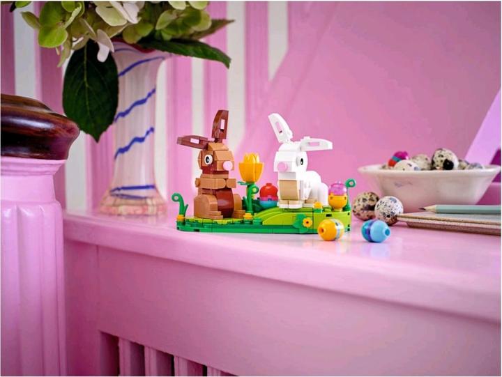 Actual product image LEGO 40523 Easter Bunny Exhibit (40523, LEGO Seasonal Sets, LEGO Disney)