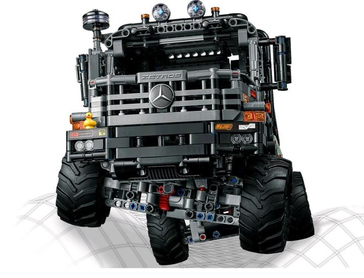 Actual product image LEGO Mercedes-Benz Zetros Offroad Truck (42129, LEGO Technic)