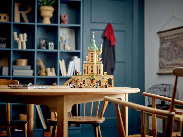 Actual product image LEGO Hogwarts: Dumbledore's office (76402, LEGO Harry Potter)