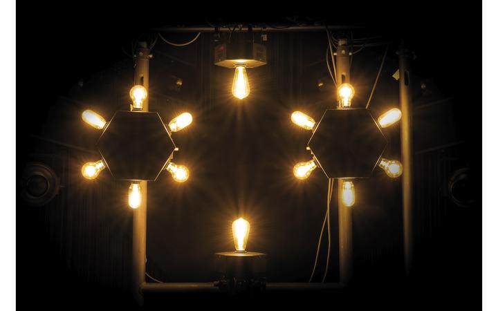 Image du produit Showtec Edison Star E6 DMX LED dimmer with 6 x E27 Socket (variateur LED DMX avec 6 prises E27) (LED)
