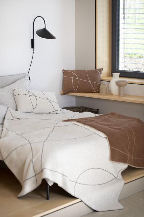 Actual product image David Fussenegger Blanket curved lines.02296350
