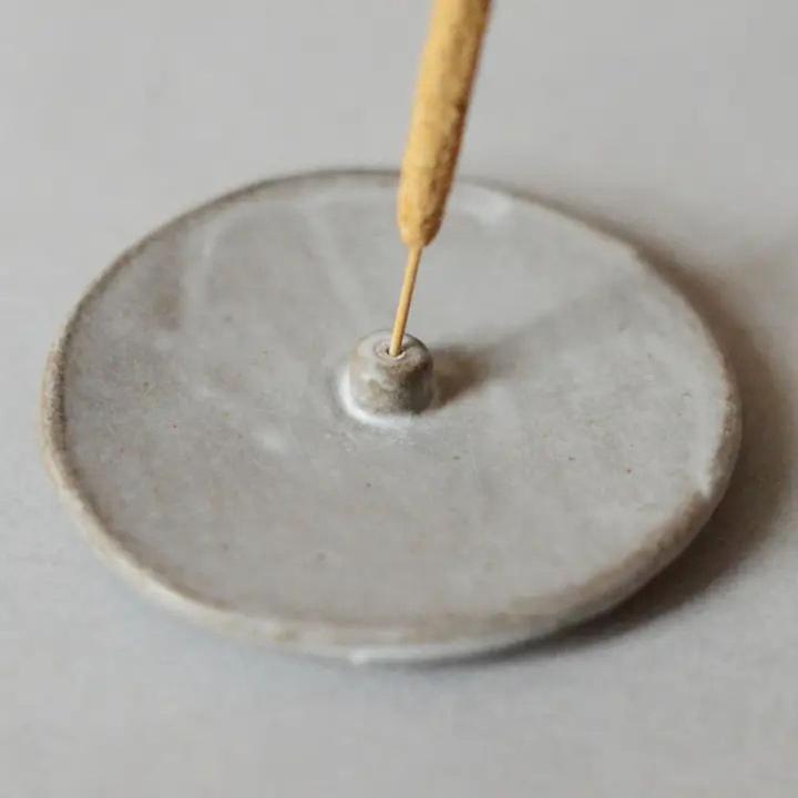 Produktbild Cedar and Myrrh Räucherstäbchenhalter Raw Clay